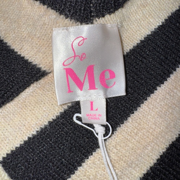 So Me Black and Tan V-Neck Sweater size large - Picture 3 of 4